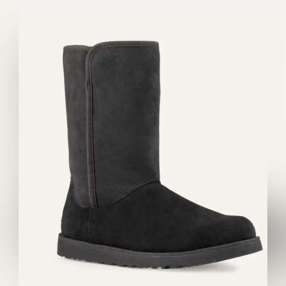 UGG Black Michelle Suede Sheepskin Boots NWOT size 5